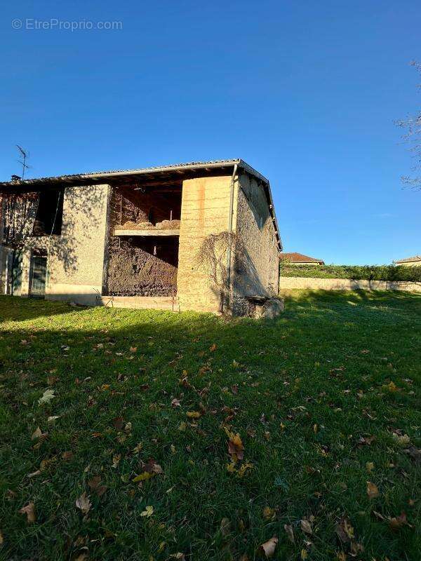  MAISON DE 120 M² AVEC JARDIN DE 385 m2  Satolas-et-Bonce (38290) - photo 4