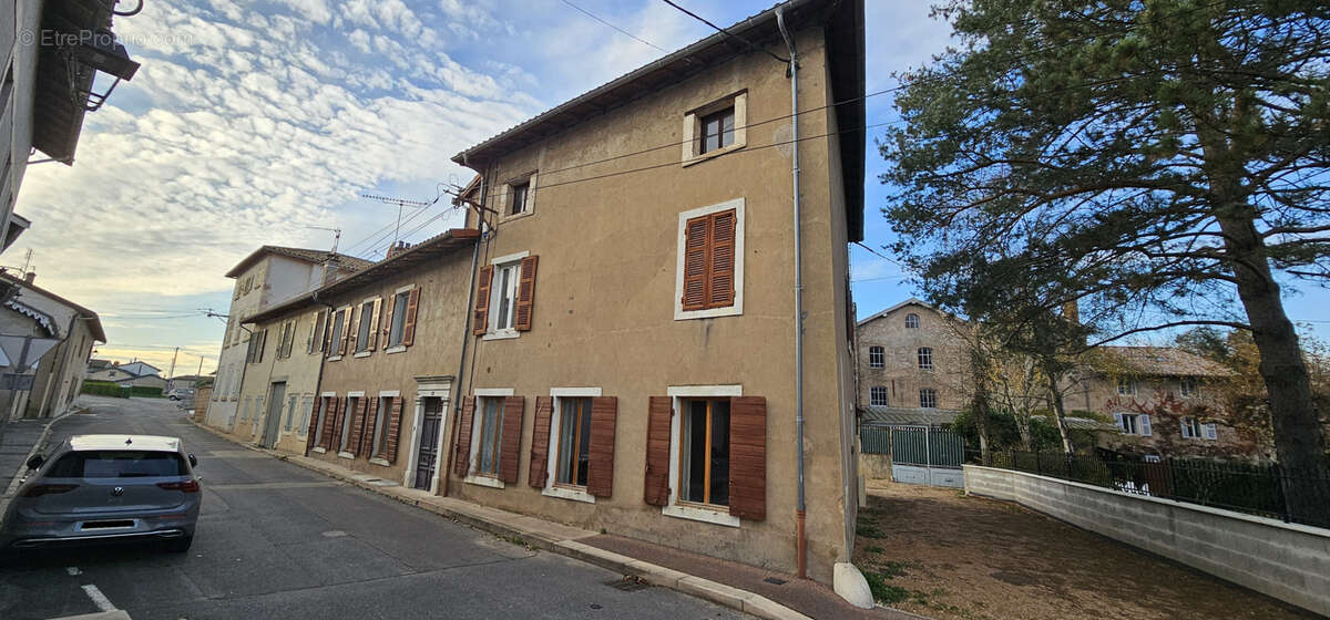 Maison à GUEREINS