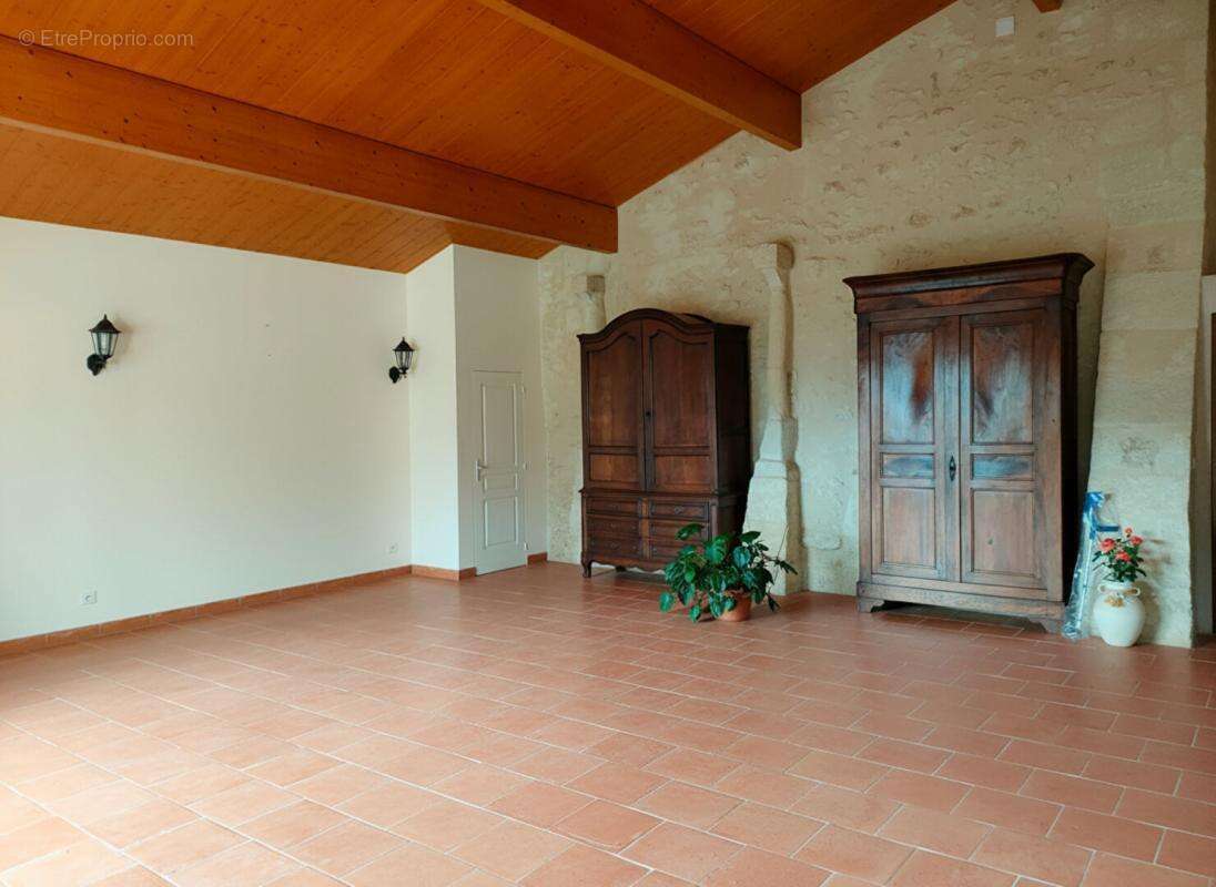 Maisons Pujols 16 pièce(s) 600 m2 - photo 8