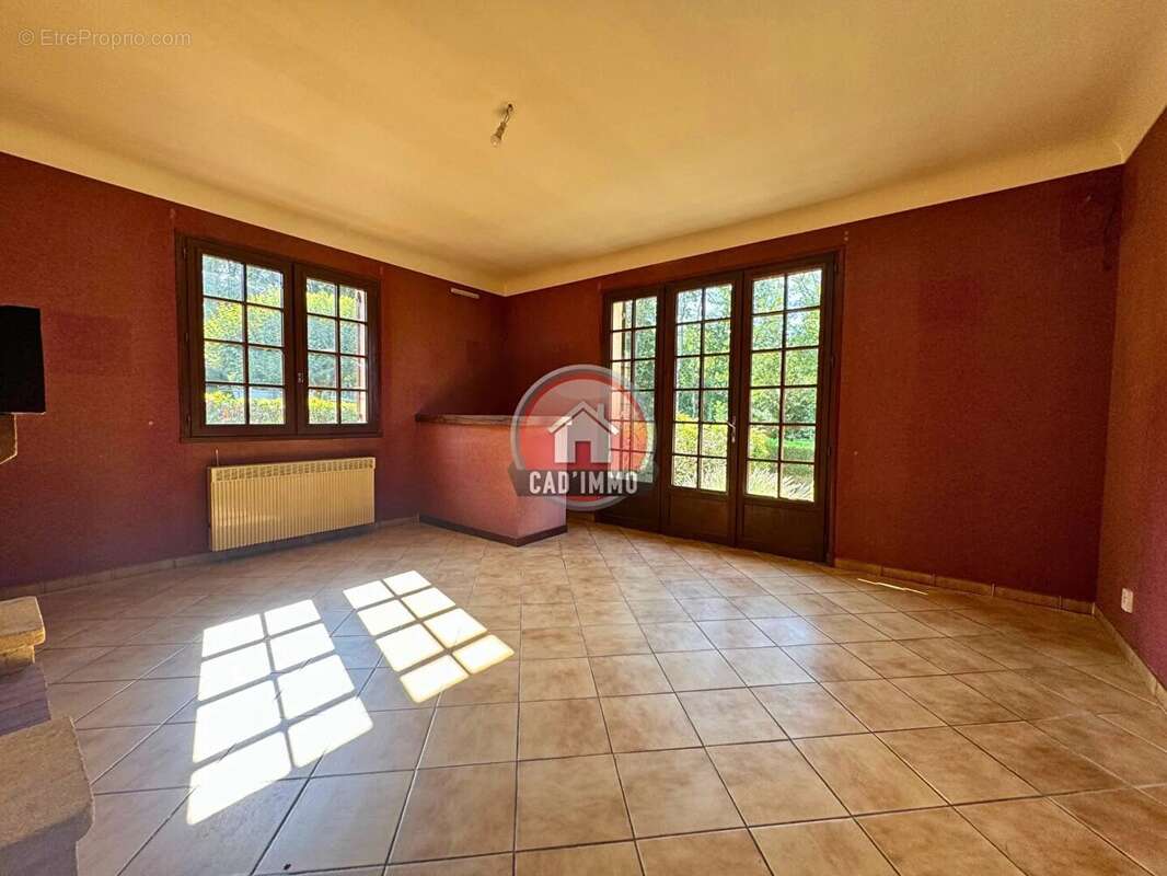 Maison à COUZE-ET-SAINT-FRONT