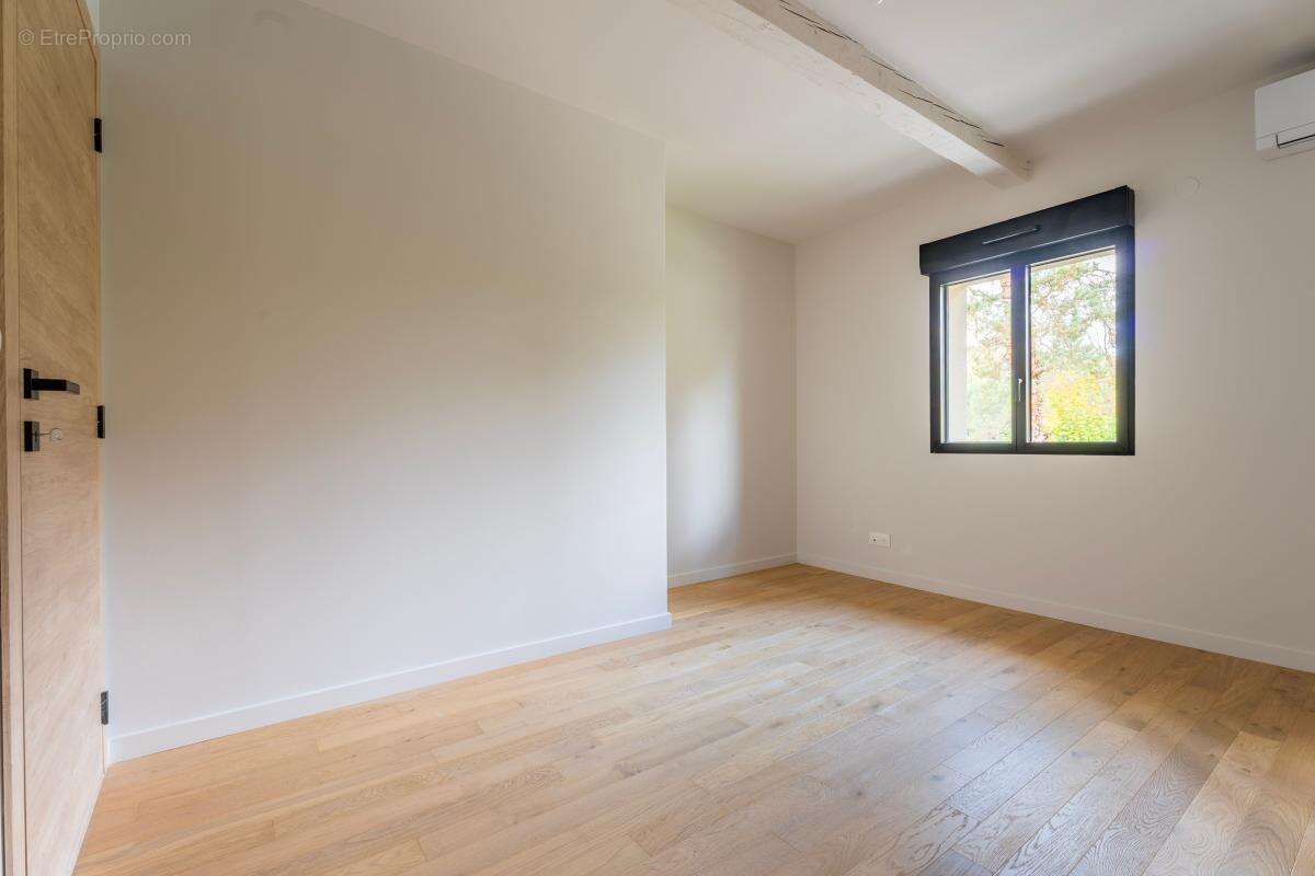 Maison à CHARBONNIERES-LES-BAINS