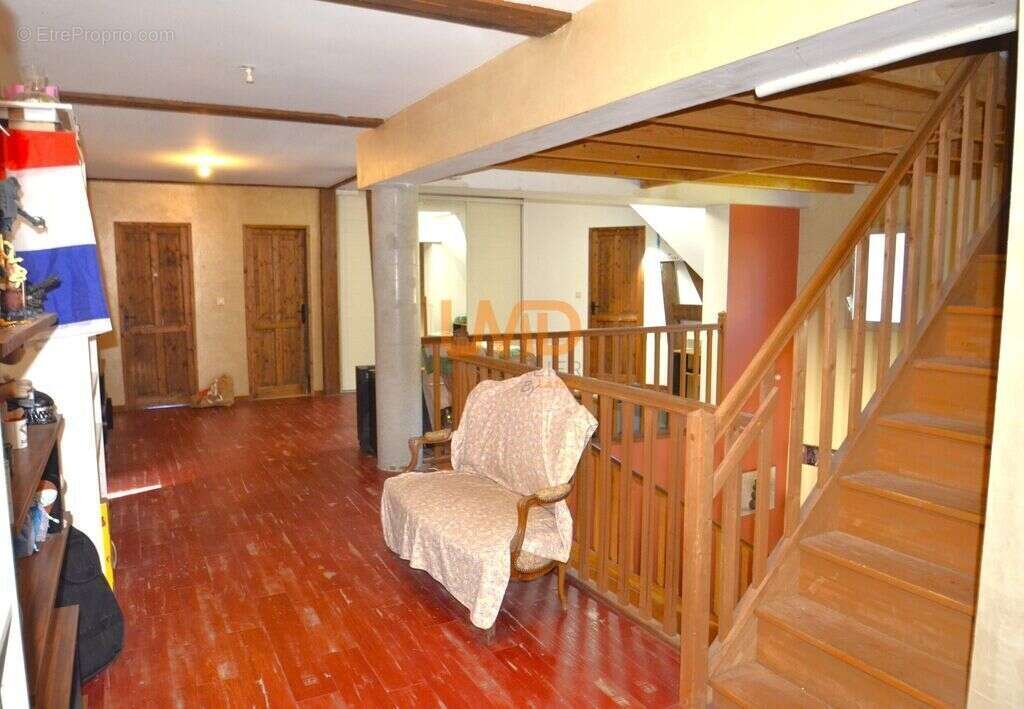 Maison 250 m² 5 chambres. Piscine - photo 8