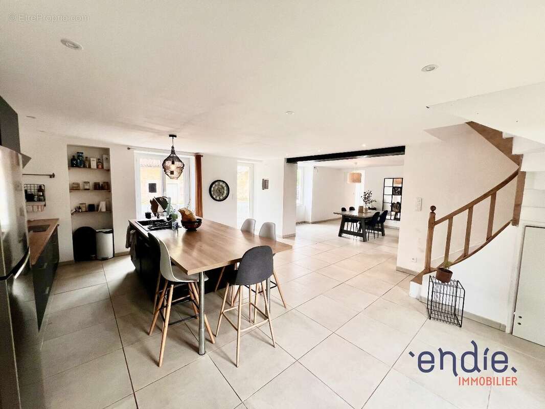 Maison à CHAMPAGNE-SAINT-HILAIRE