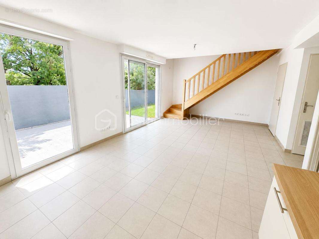Maison T5 avec terrasse et jardin - photo 2