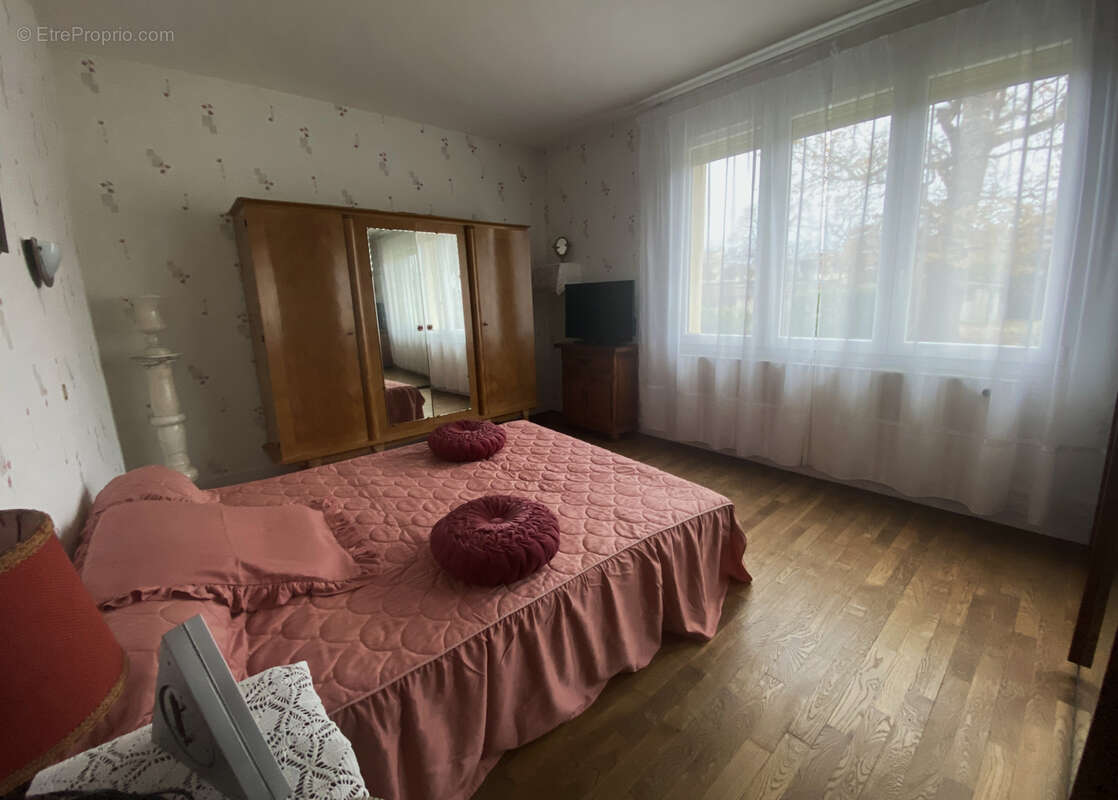 Maison à SAINTE-GENEVIEVE-DES-BOIS