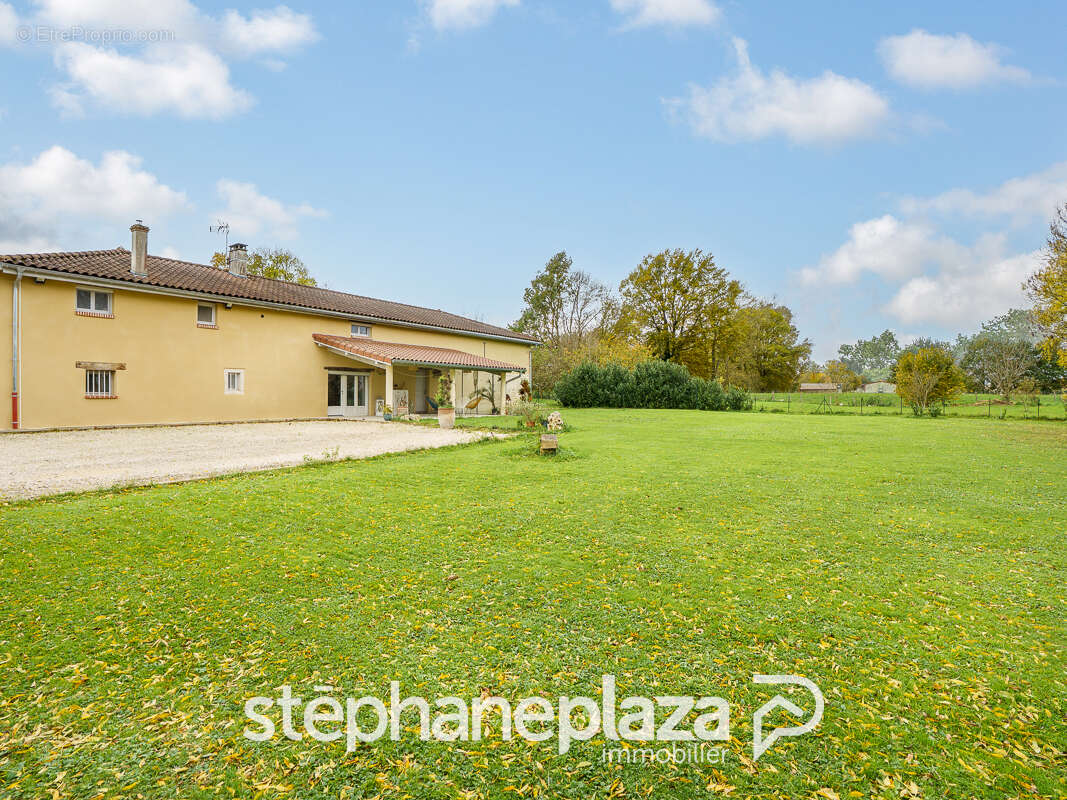 Maison à SAINT-CYR-SUR-MENTHON