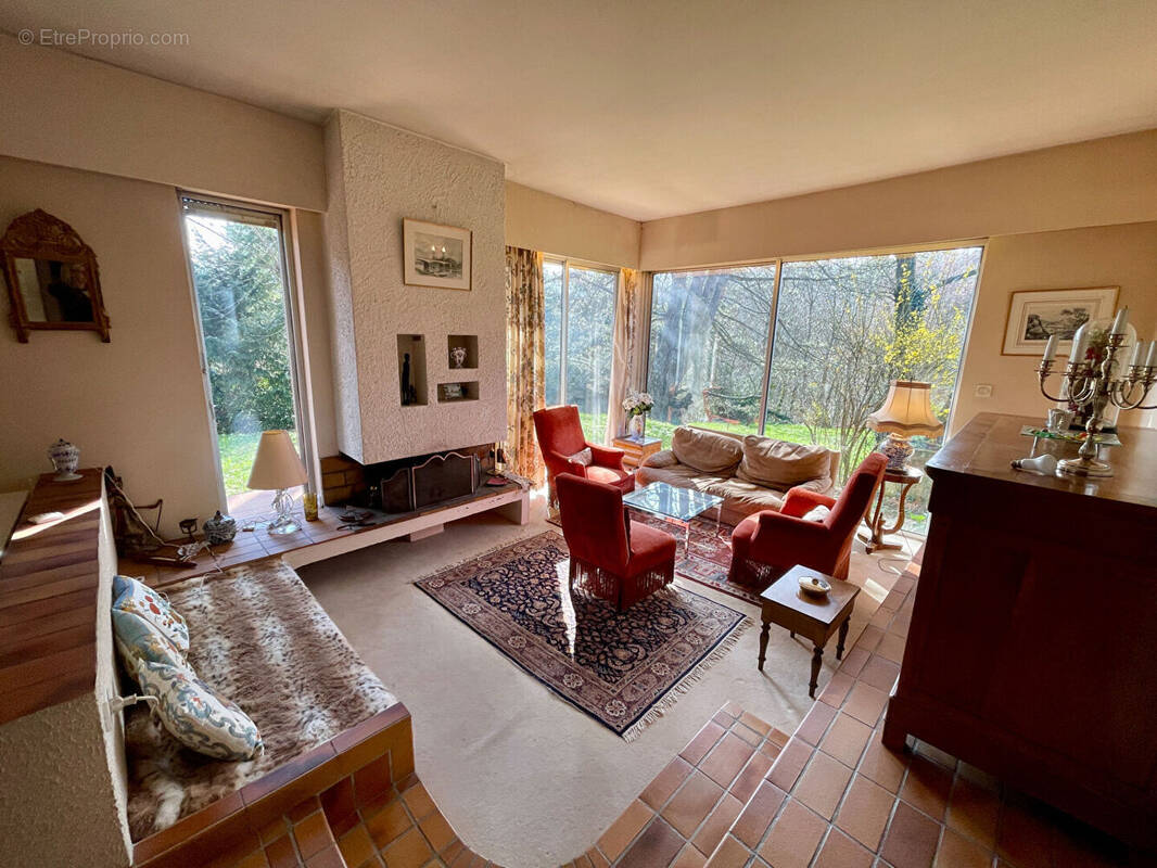 Maison à CHARBONNIERES-LES-BAINS