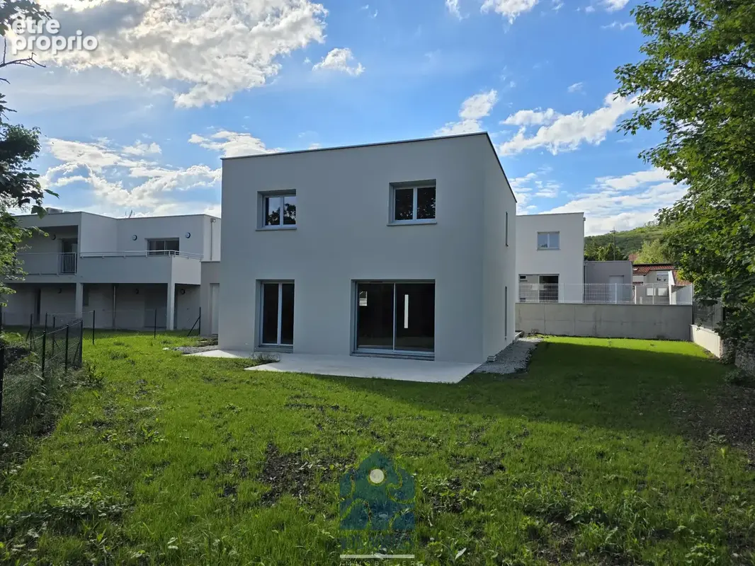 Maison 6 pièces 129 m² · à Les Martres-de-Veyre · 129 m² · 409 000 €