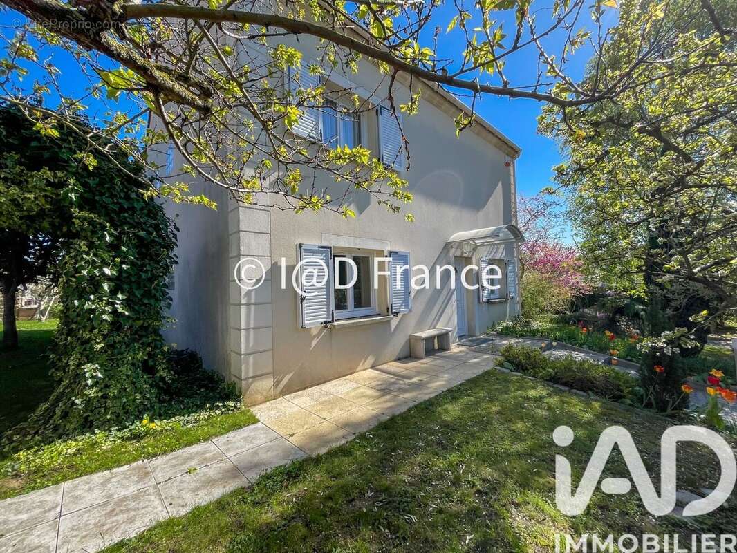 Photo 2 - Maison à MONTLHERY