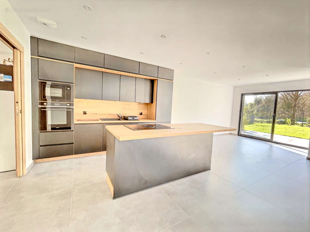 Maison à VIVIERS-DU-LAC