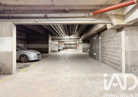 Photo 1 - Parking à PARIS-13E