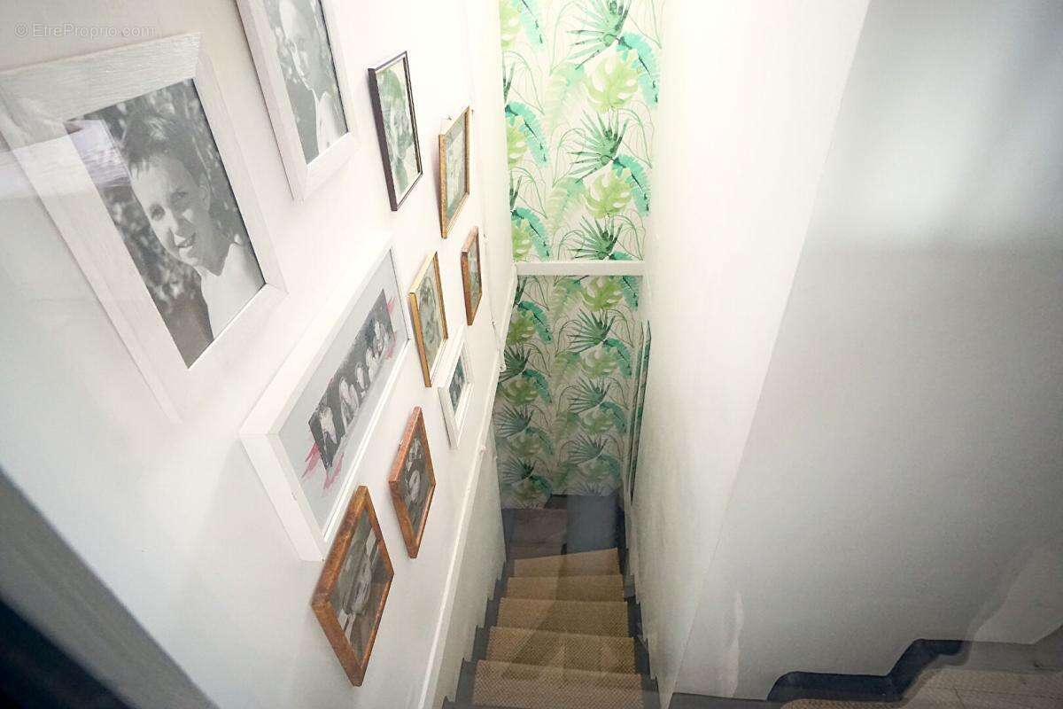 Maison à LA TOUR-DE-SALVAGNY