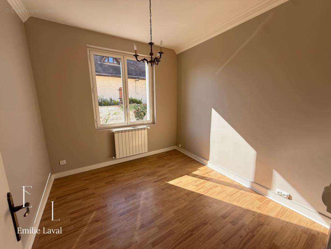 Maison avec dépendance, cave à vin et terrain clos de 1 737 m² à Pineuilh (33) - photo 8