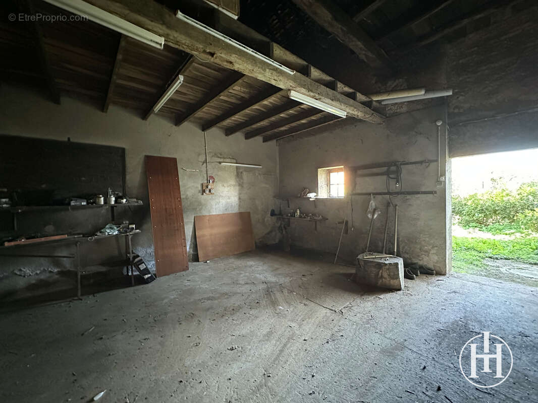 Maison à MONTLEVICQ