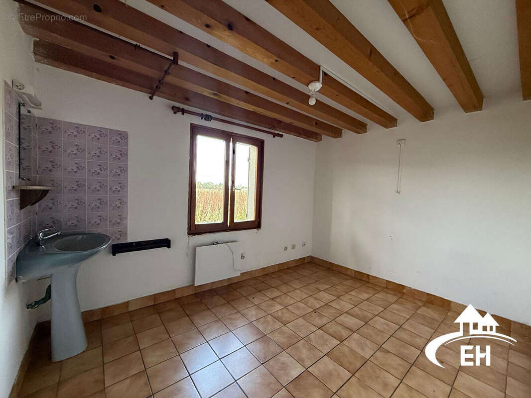 Maison à LA FERTE-FRENEL