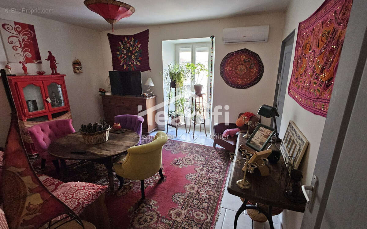 Salon appartement 1er étage - Appartement à BESSEGES