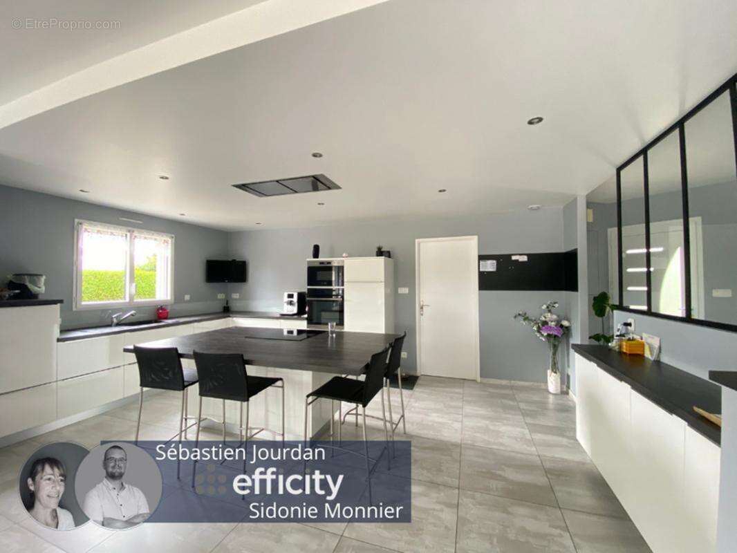 Maison à AVAILLES-SUR-SEICHE