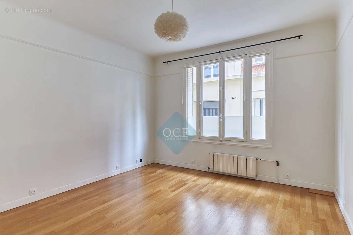 Appartement à PARIS-16E