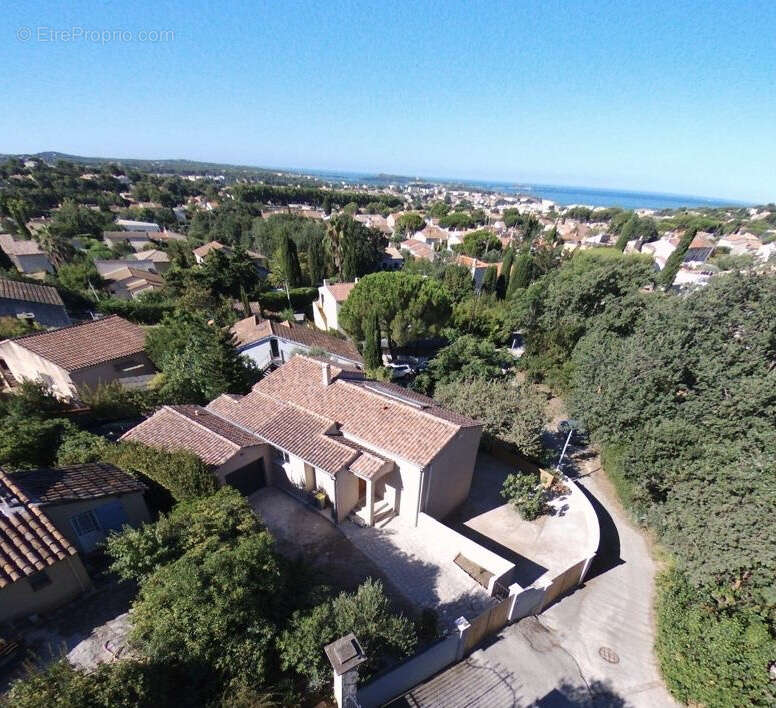 Maison de 152,50 m2 de surface au sol (124,20 loi Carrez) et garage de 29 m2 - photo 9