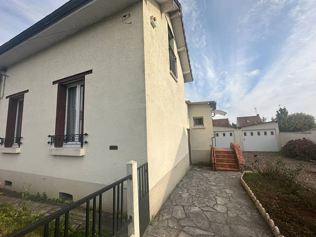 57361062a.jpg - Maison à SAINTE-GENEVIEVE