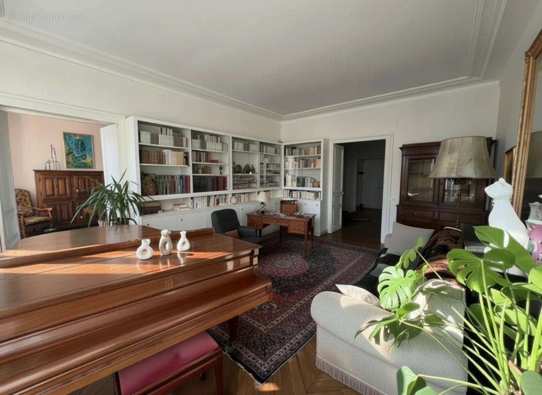 Appartement à PARIS-3E