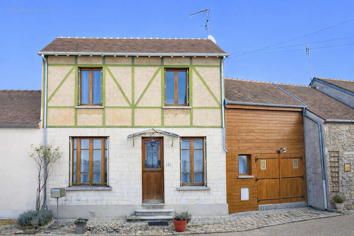 Maison à THIERS-SUR-THEVE