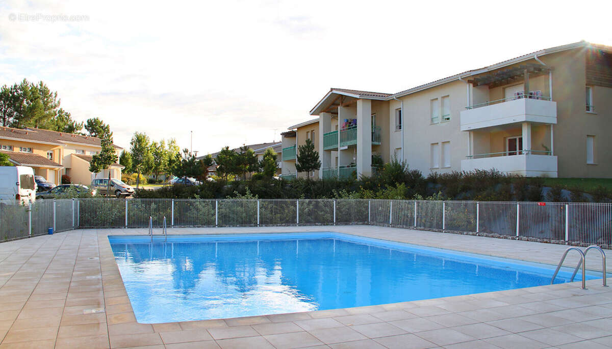 Maison à SAINT-YZAN-DE-SOUDIAC
