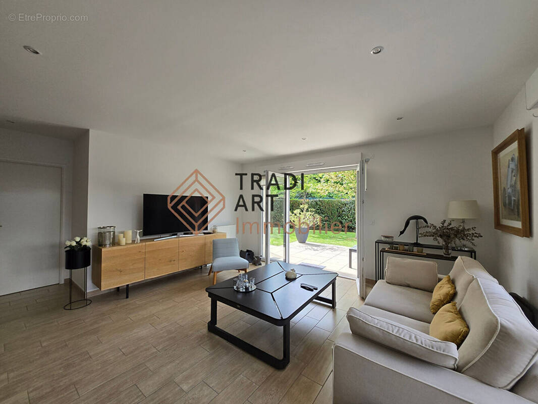 Appartement à SAINTE-GENEVIEVE-DES-BOIS