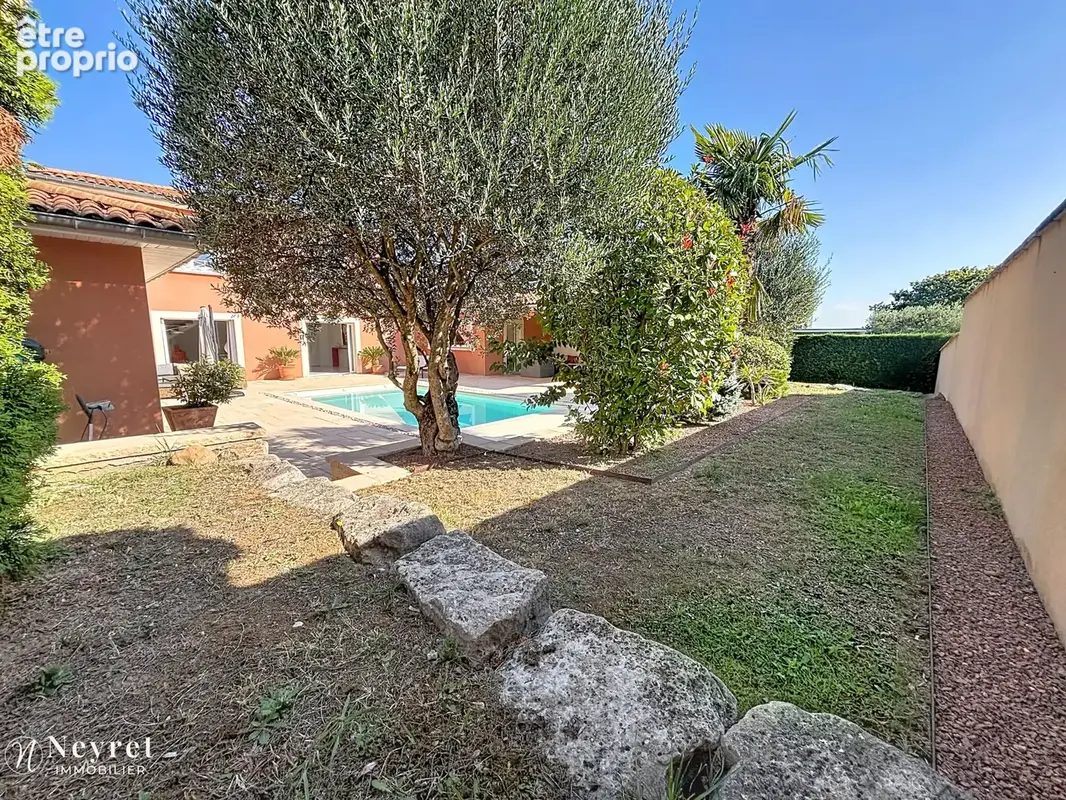 RARE - CHARLY - Maison familiale 5 Chambres de 201 m2 avec piscine chauffée   Charly, Lotissement Tabéllio - photo 24
