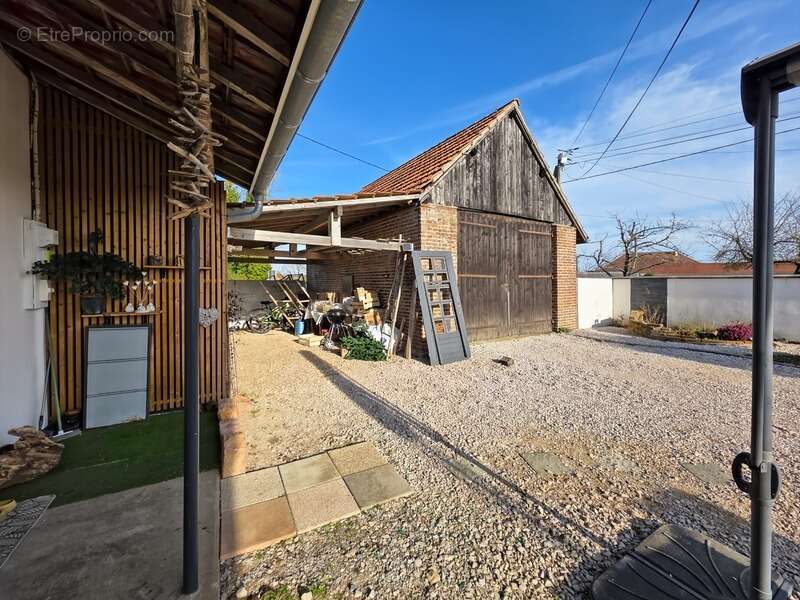 Ferme bressane rénovée à Louhans – 14 pièces, 192 m² avec espace indépendant idéal Airbnb  (71) - photo 11