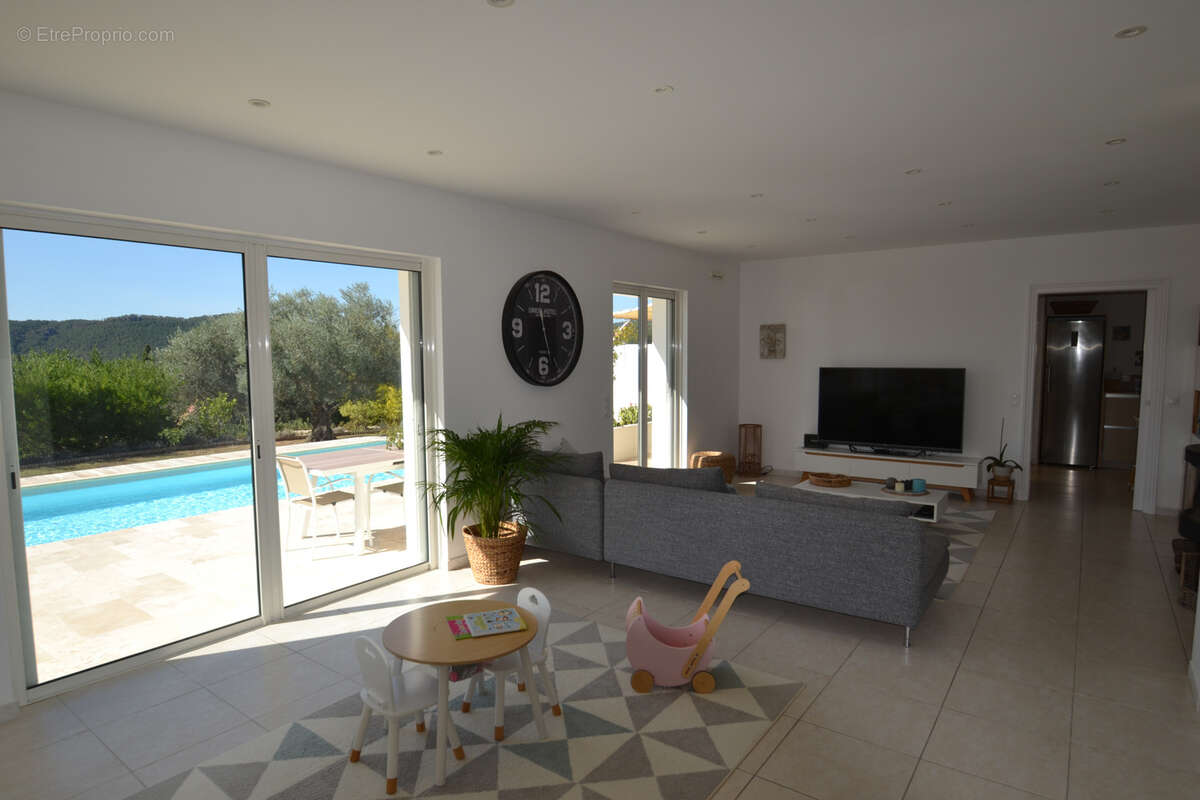 Maison à BAGNOLS-EN-FORET