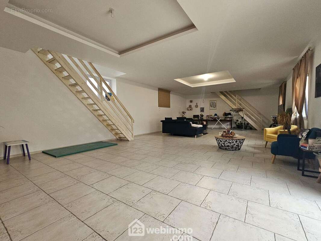 Un séjour baigné de lumière avec accès direct au jardin - Maison à BOUFFIGNEREUX