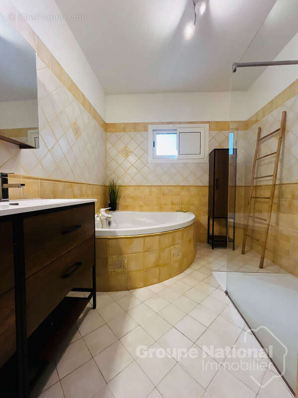 Maison 182 m2 -  4 chambres sur 3500m2 de terrain avec piscine - photo 11