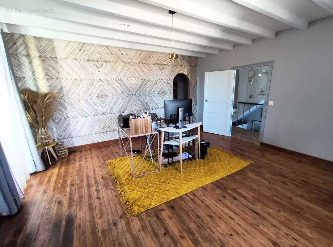 Maison de village offrant 5 chambres avec cour - photo 10
