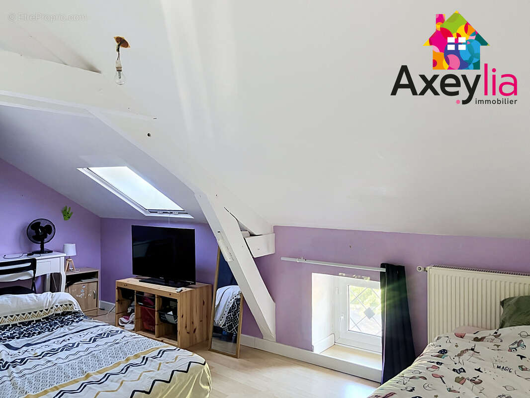Maison familiale de 153m2 environ avec cour et vue sur le port - photo 16