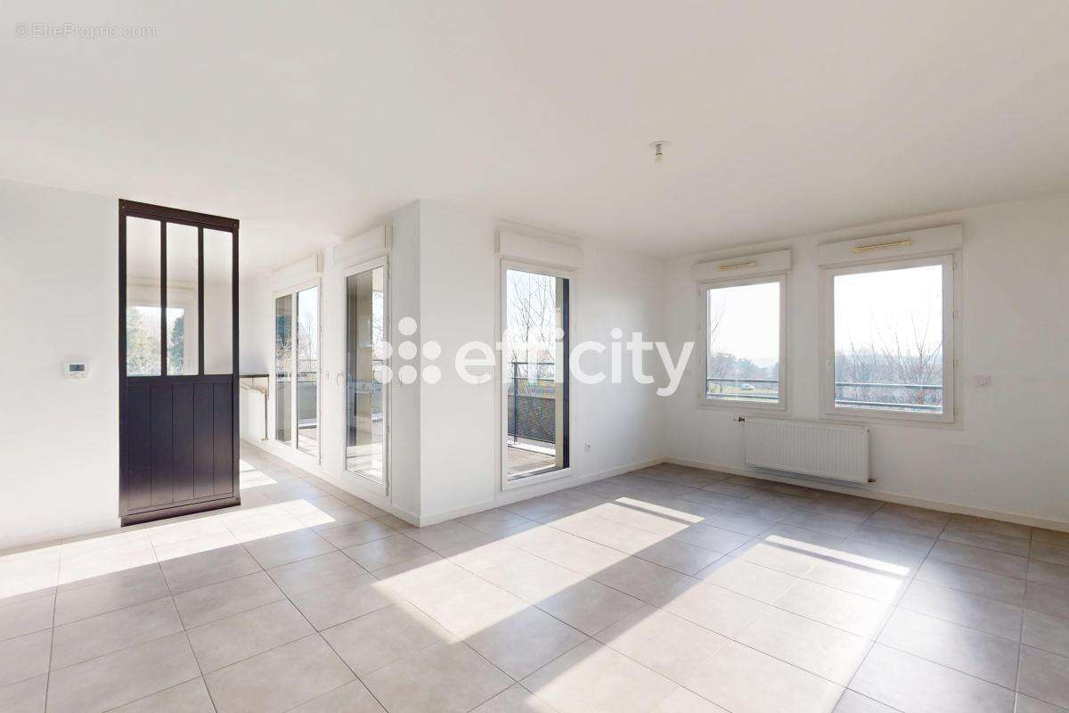 Appartement à SAINT-GENIS-LAVAL