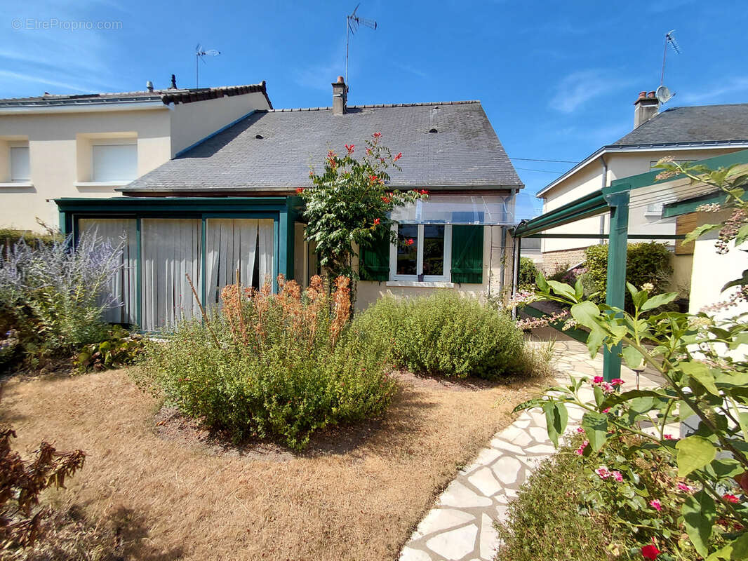 En exclusivité ! Maison de plain-pied avec garage et jardin sur La Flèche... - photo 12