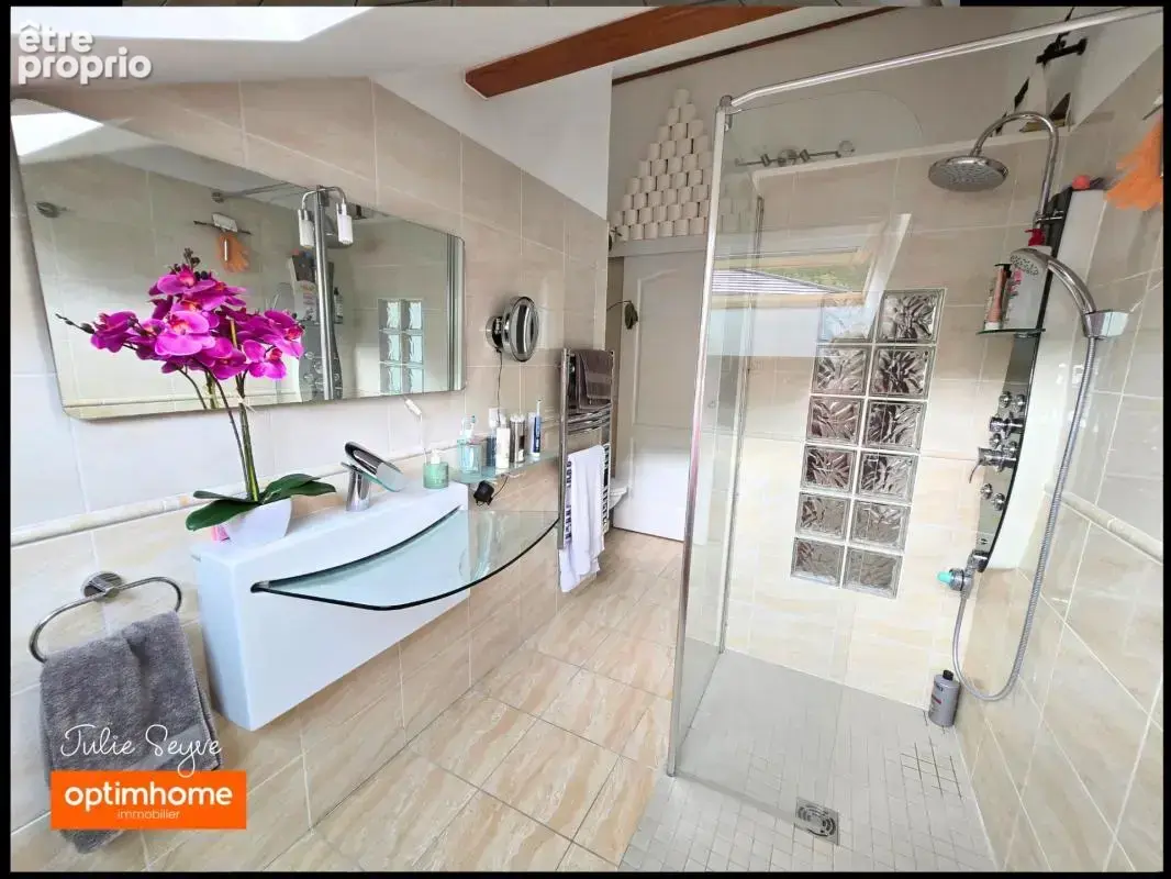 Maison familiale avec studio indépendant, terrasse exceptionnelle, garage, carport et vue dégagée – Chevrier - photo 13