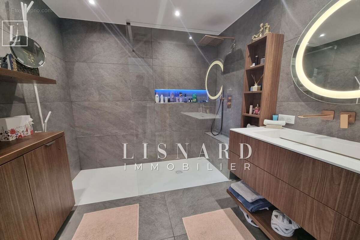 Appartement à VALLAURIS