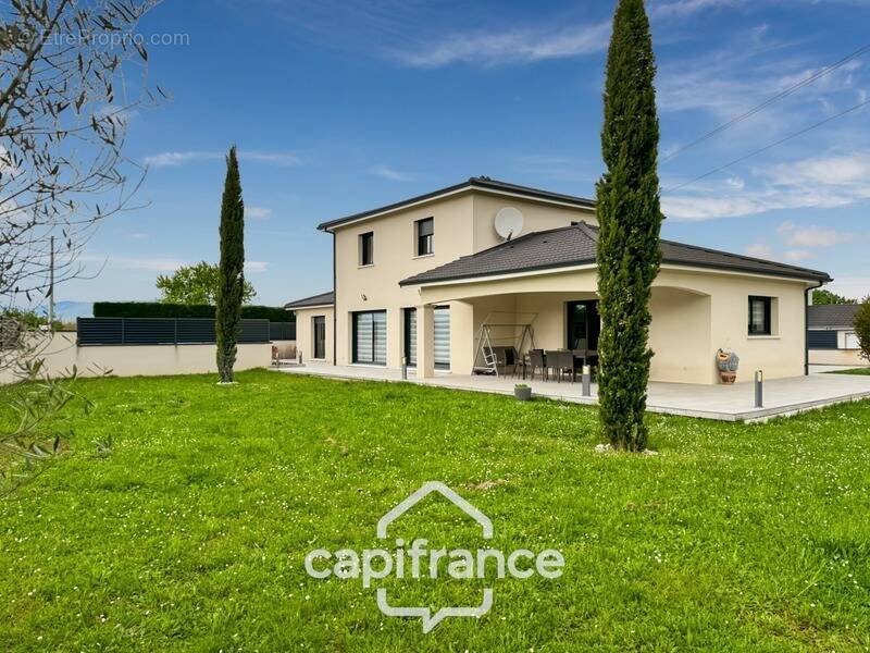 Maison à CLONAS-SUR-VAREZE