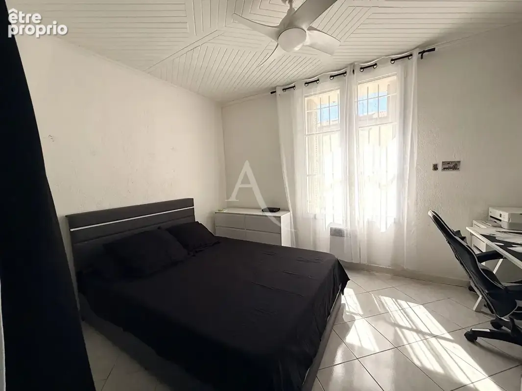 Hyères Ouest, T3 avec cour en maison de ville, très belle rénovation ! - photo 8