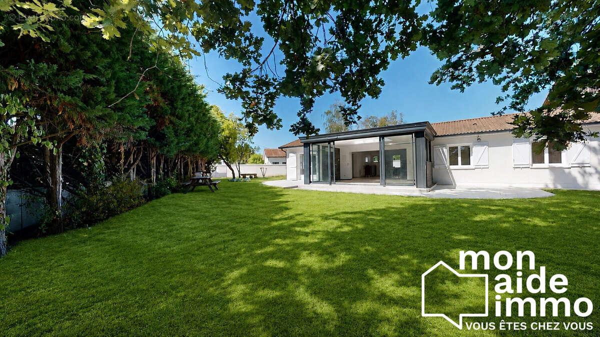 Maison 130 m² à Carignan-De-Bordeaux  - photo 2