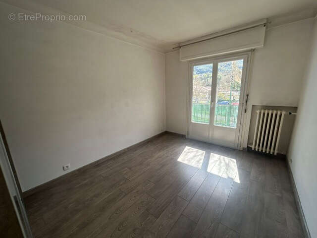 Appartement à CONTES