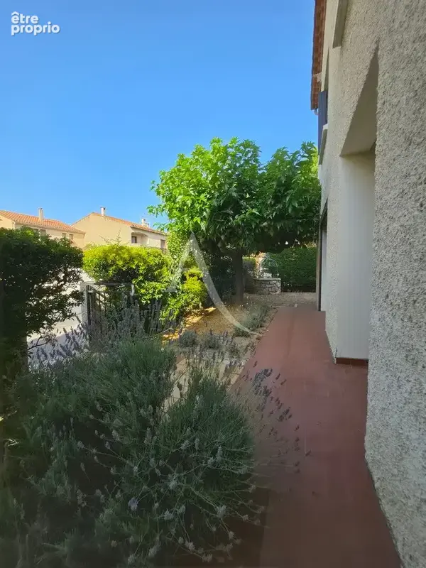 Maison familiale avec jardin sans vis-à-vis et fort potentiel. Horte Neuve - photo 16