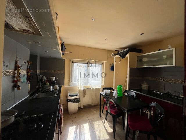 Appartement à MARSEILLE-3E