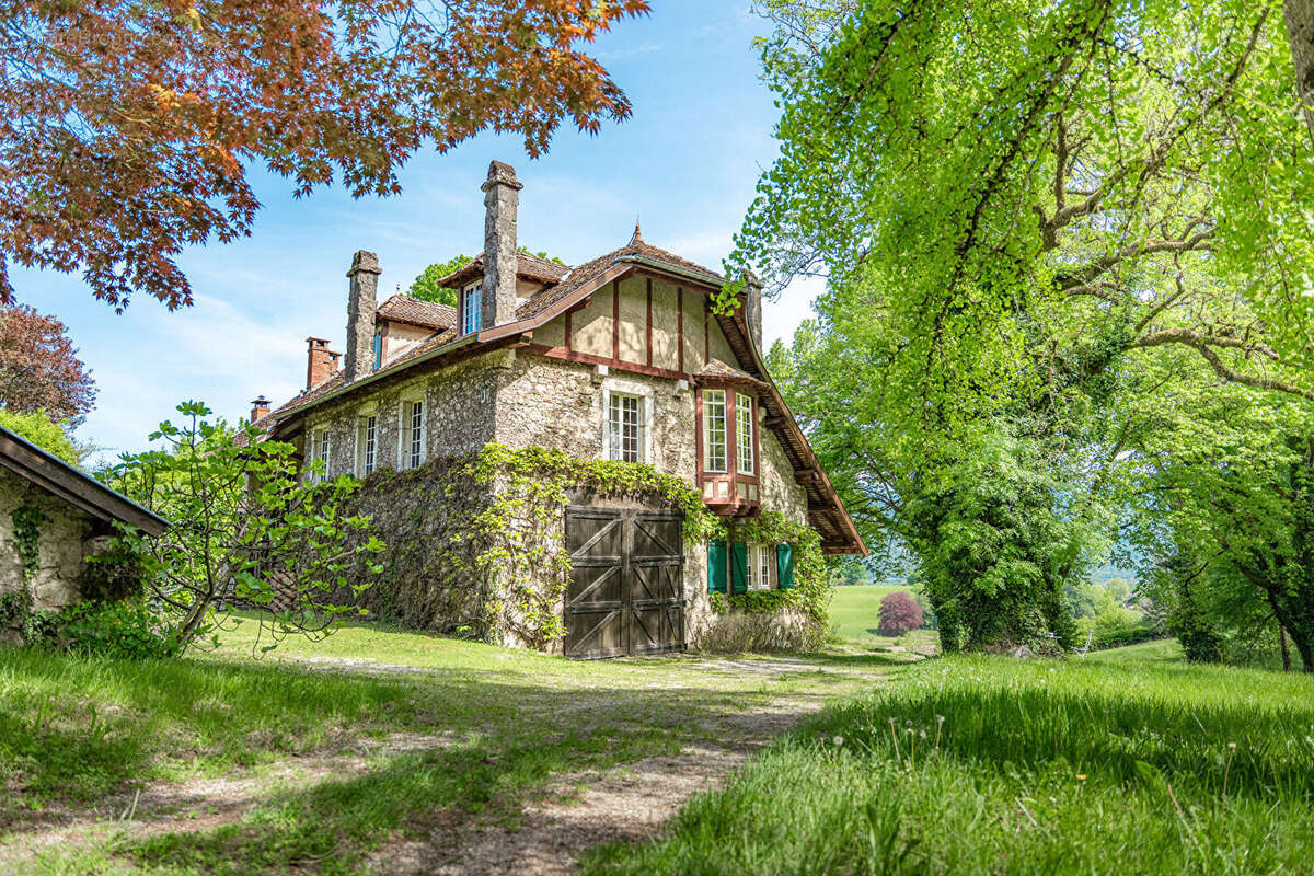 Maison à PEYRIEU