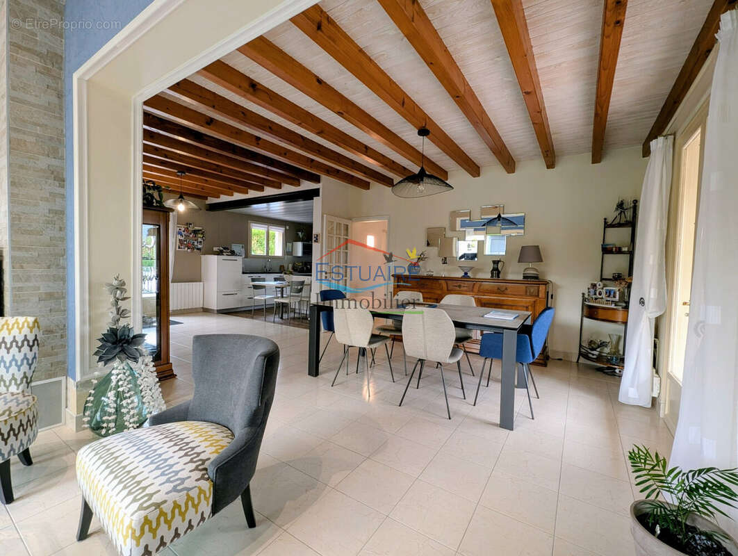 162 m² à Nozay  - photo 7