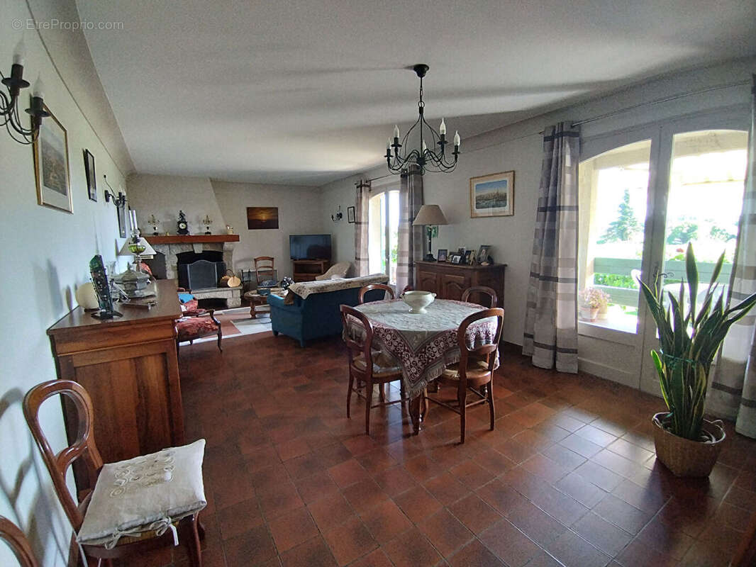 Spacieuse maison de construction traditionnelle - photo 4