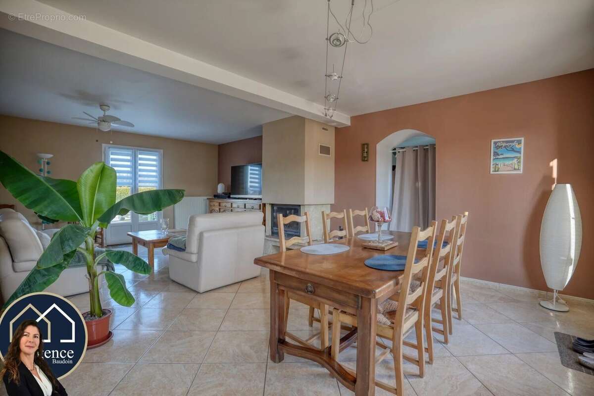 Maison à HOUDAN