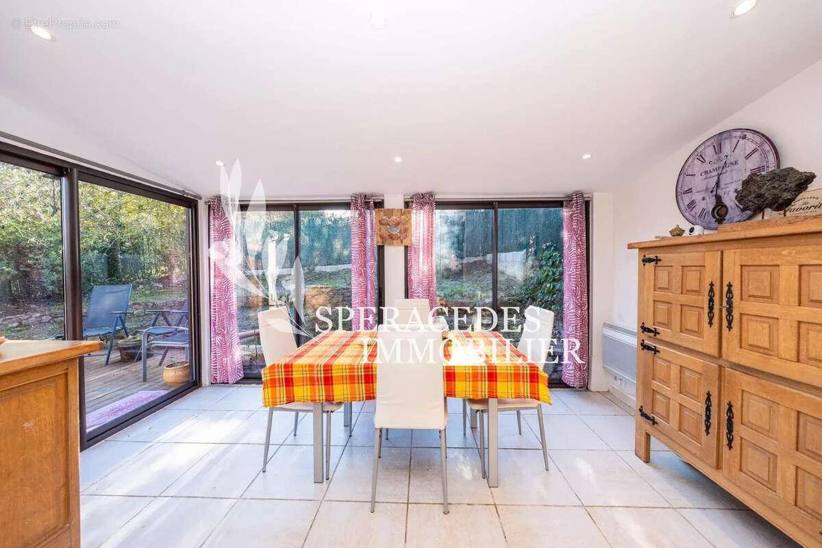 Maison à SAINT-CEZAIRE-SUR-SIAGNE